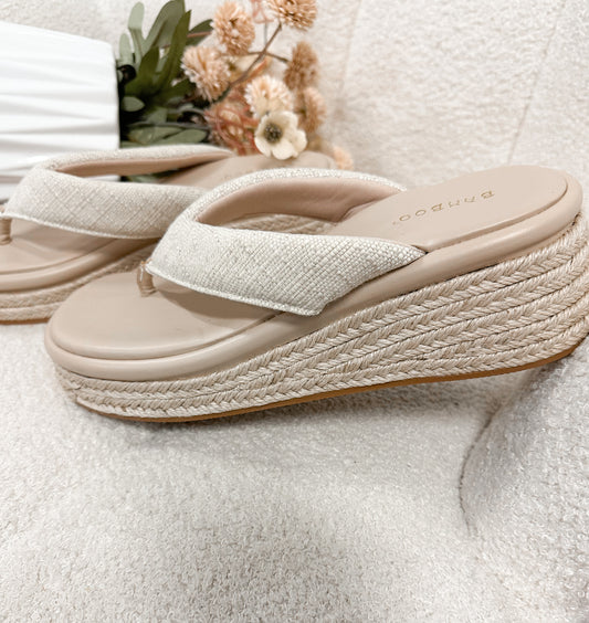 Coastal Raffia Platform Sandals – Beige Woven Summer Flip Flops