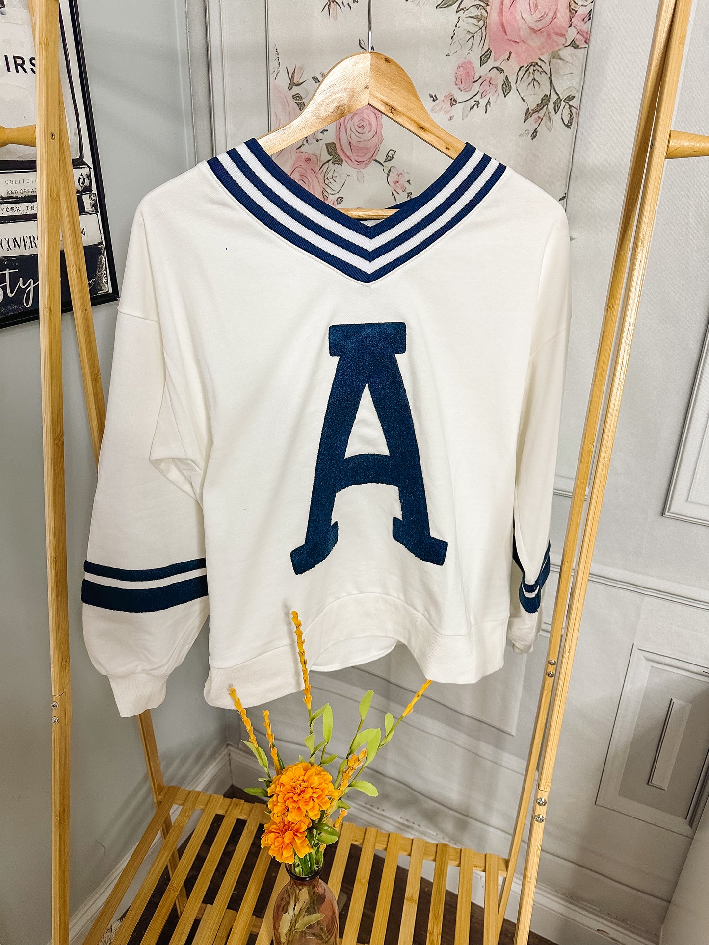 Auburn A White and Navy Pullover Top